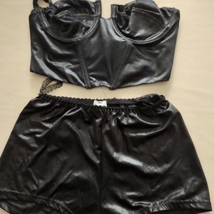 Sexy bustier with shorts